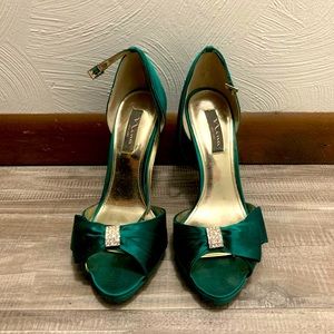 Size 9.5 M , Emerald Green & Gold, Nina High Heels